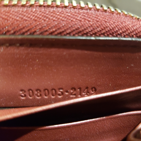 Gucci - Metallic Guccissima Heart logo zip around - Picture 3 of 7